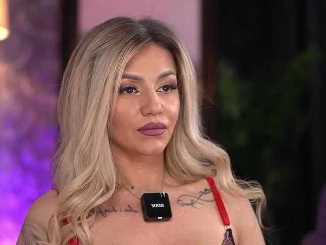 BongaCams AlmaVelia is Freechat AlmaVelia — Kisses on my neck