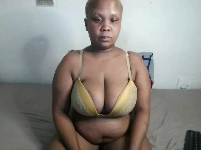 Freechat BIGTITTISXX on BongaCams