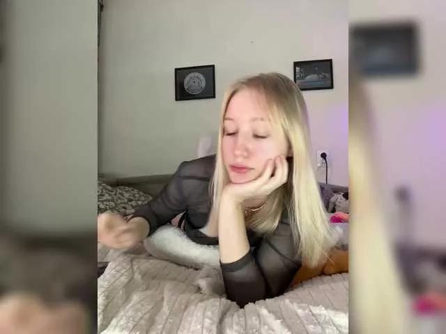 Offline BLONDINO4KA on BongaCams