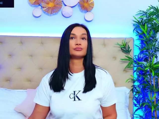 DaliyaArabian — I like relaxed people with a sense of humor. It will always be a turn on for me to see a man ready to do anything to make me laugh. Remember: If you can make a woman laugh, you can make her do everything
