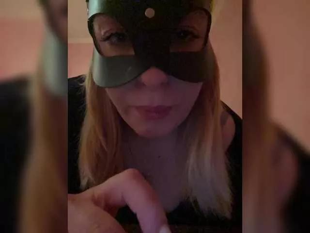 Freechat Donut-red on BongaCams