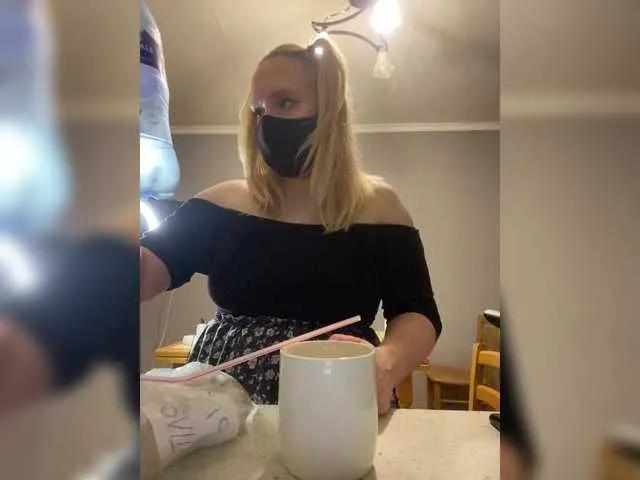 Freechat Donut-red on BongaCams