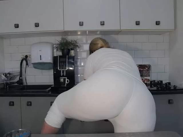 EllaSwan on BongaCams 