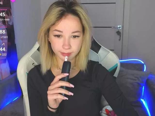 emely1benz on BongaCams 