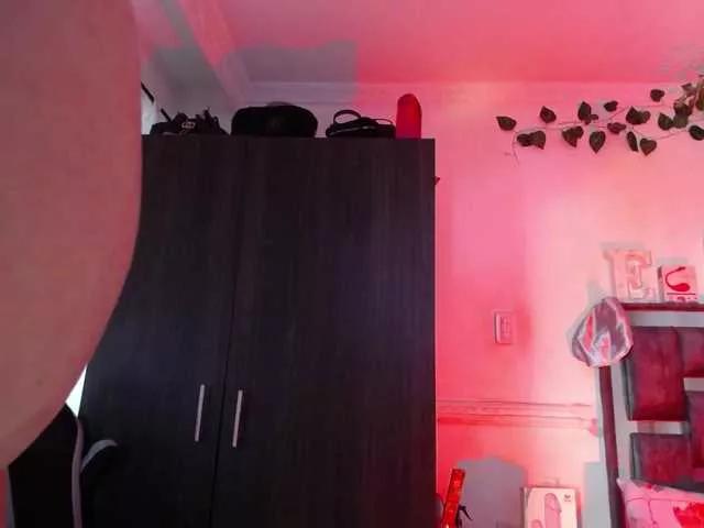 Freechat emma-hoot1 on BongaCams