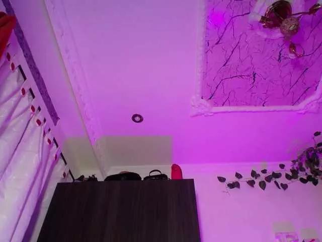 Freechat emma-hoot1 on BongaCams