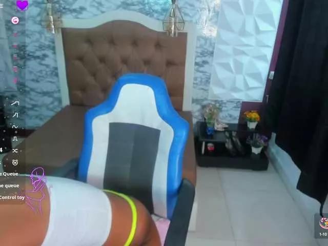 EmmyTheMilmaid — Me excita un hombre que llegue a mi sala y me haga vibrar hasta correrme