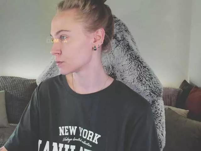 Freechat eva-adamova on BongaCams
