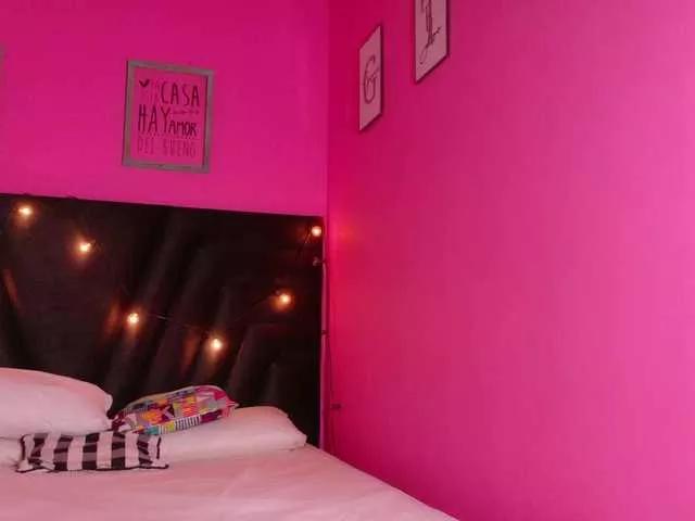 Offline friendsmom on BongaCams