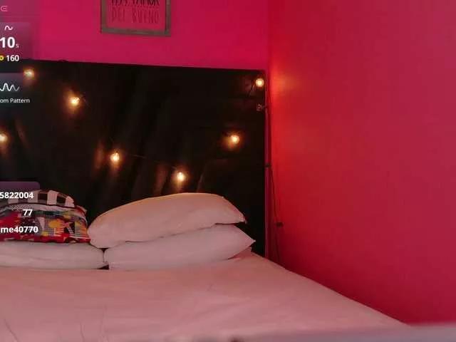 Offline friendsmom on BongaCams