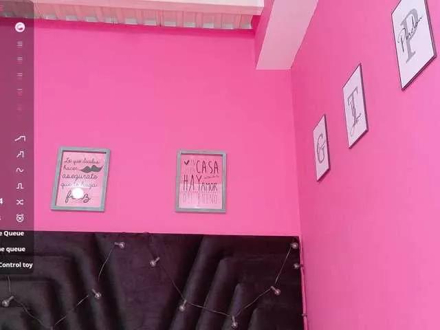 Offline friendsmom on BongaCams