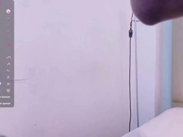Offline friendsmom on BongaCams