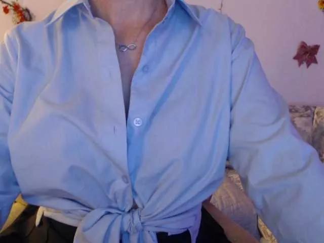 goodSnowQueen on BongaCams 