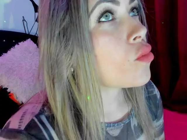 Freechat Ivypoison10 on BongaCams