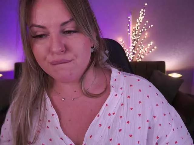 Freechat KiraCandyS on BongaCams