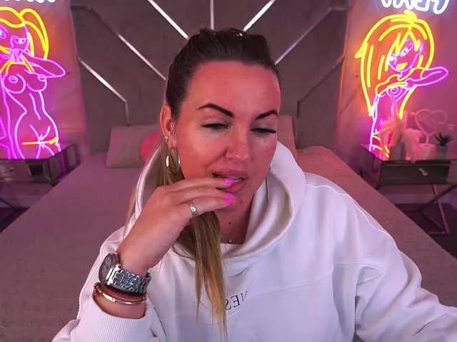 Freechat KiraCandyS on BongaCams