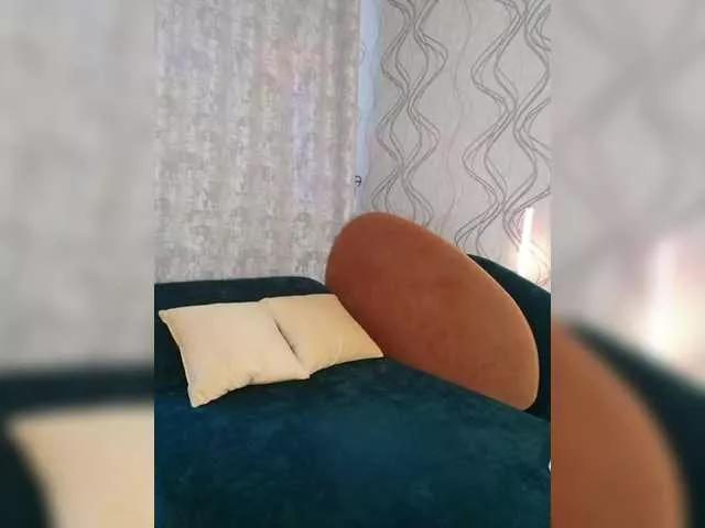 Offline Kirakedi on BongaCams