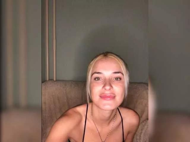 Offline Lola3000 on BongaCams