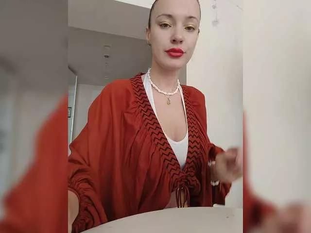 Offline Lola3000 on BongaCams