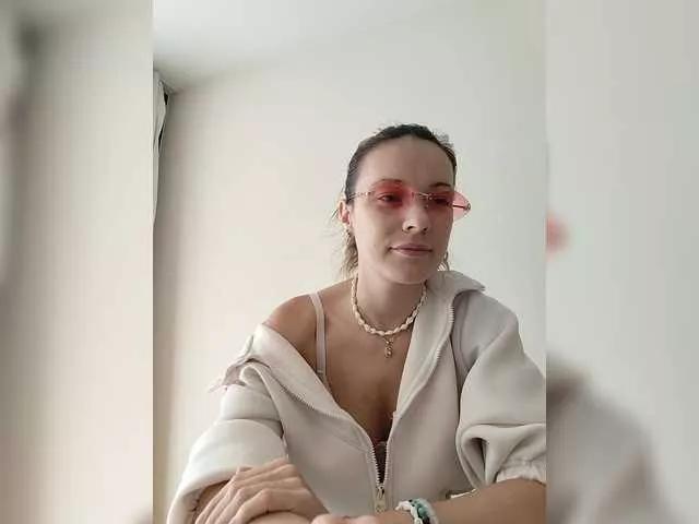 Offline Lola3000 on BongaCams
