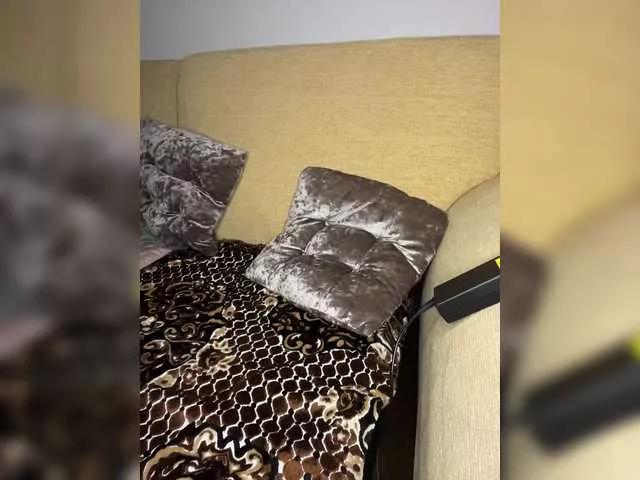 Freechat LouiseJenkin on BongaCams