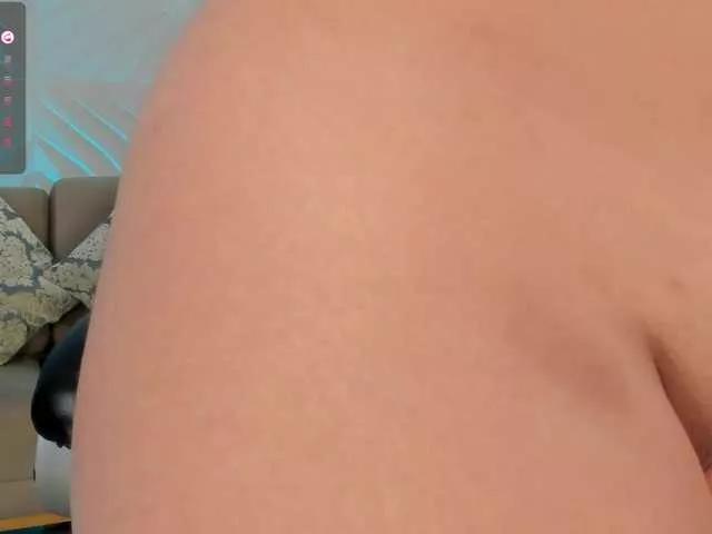 Freechat MadelineFox on BongaCams