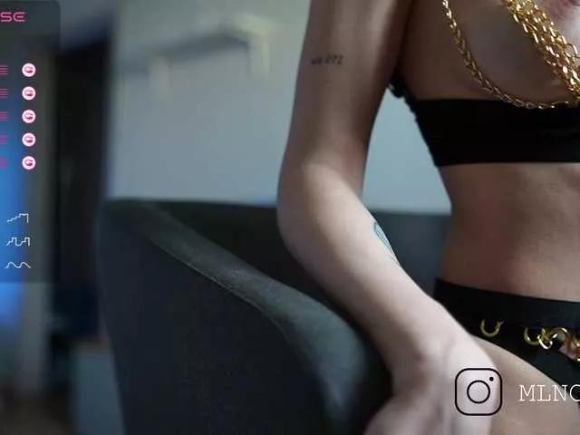 Freechat mel-collins on BongaCams