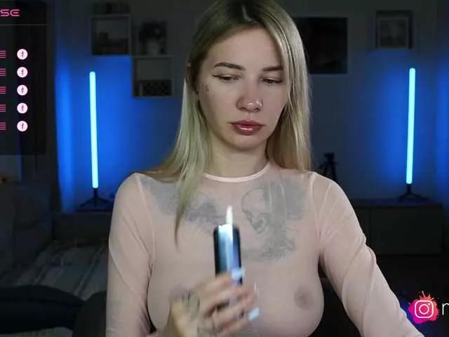 Freechat mel-collins on BongaCams