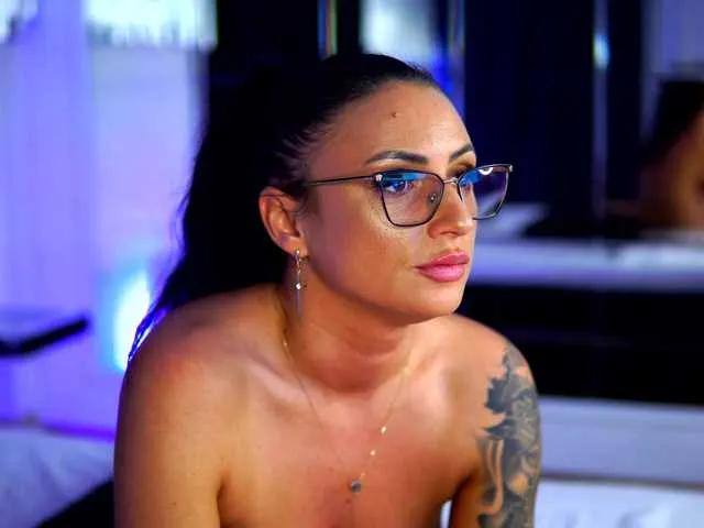 BongaCams MistyWooods is Freechat MistyWooods — I get turned on by good vibes, cheeky compliments, and a little teasing. The more fun you have with me, the hotter I get.