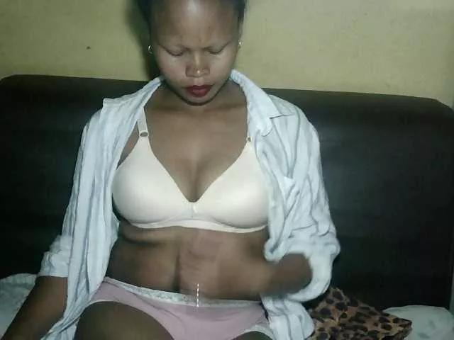 Pussy01lips on BongaCams 