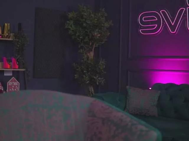 Freechat RaquelleVon on BongaCams