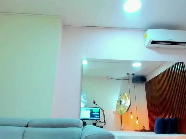 Freechat roxana-mill on BongaCams