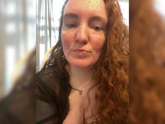 Sexyred3141-1 — Roleplay 
Setting my toy off when I'm about to cum . 
Telling me your sex fantasy