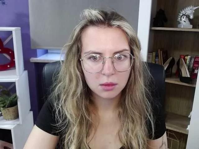 Freechat soft-zoey on BongaCams