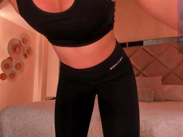 SophieBarnett — A smile.
Big dicks and big tips.