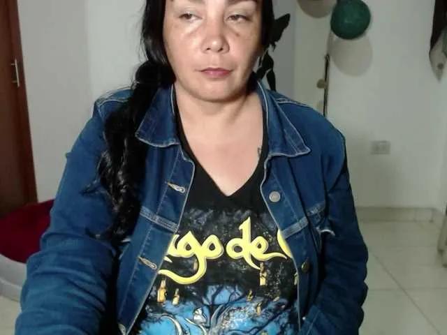 Freechat vivian-milf-paint on BongaCams