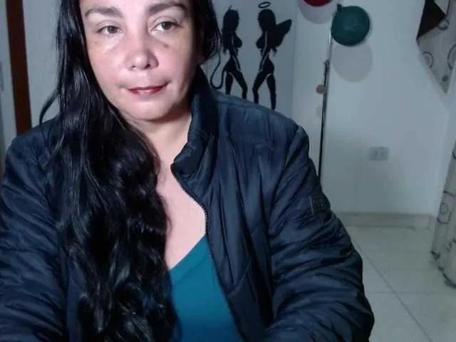 Freechat vivian-milf-paint on BongaCams
