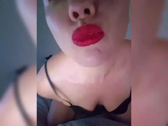 Yesenia-1 on BongaCams 