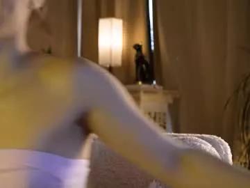 Freechat alieness on Chaturbate