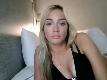 Freechat elliebellyy on Chaturbate
