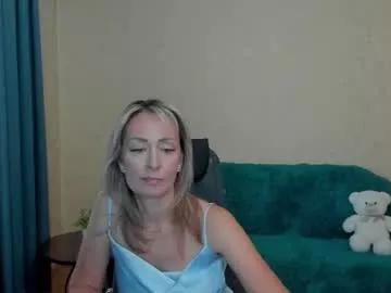 Freechat julia__cherry_ on Chaturbate
