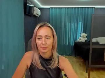 Freechat julia__cherry_ on Chaturbate