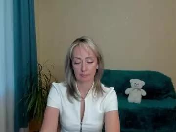 Freechat julia__cherry_ on Chaturbate