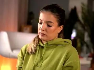 Freechat kellymathews on Chaturbate