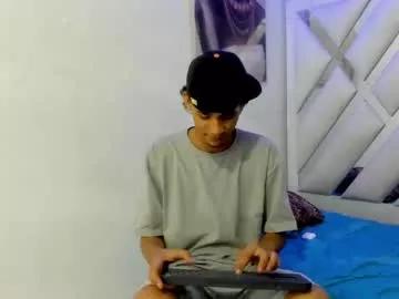 Freechat kenix_7 on Chaturbate