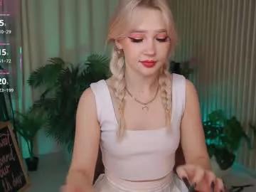 Freechat laurawifeness on Chaturbate