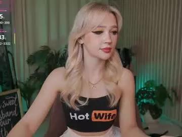 Freechat laurawifeness on Chaturbate