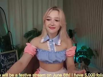 Freechat laurawifeness on Chaturbate