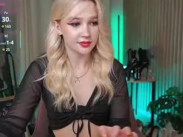 Freechat laurawifeness on Chaturbate