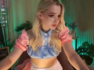 Freechat laurawifeness on Chaturbate